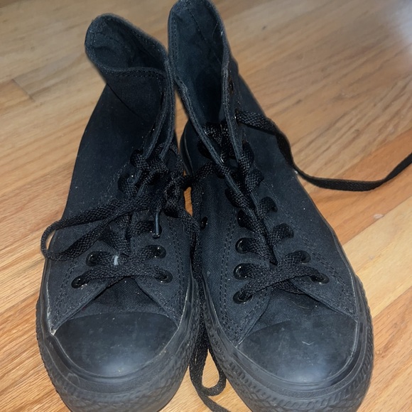 Black high top converse 🐈‍⬛💣🖤 - Picture 2 of 4